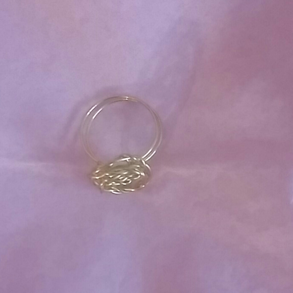 Gold tone Rose design ring - Picture 3 of 3